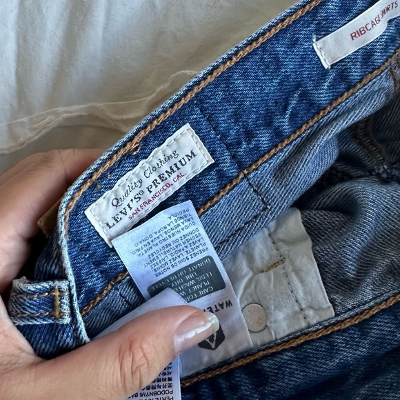 Levi’s Ribcage Shorts - Picture 4 of 4